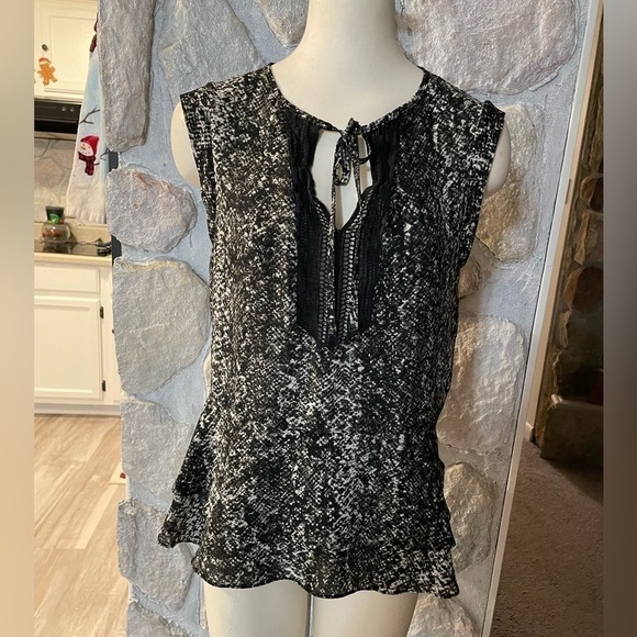 Mossimo Supply Co. Tops - Mossimo Supply Co. Black And White Snake Skin Pattern Sleeveless Blouse-Size MED